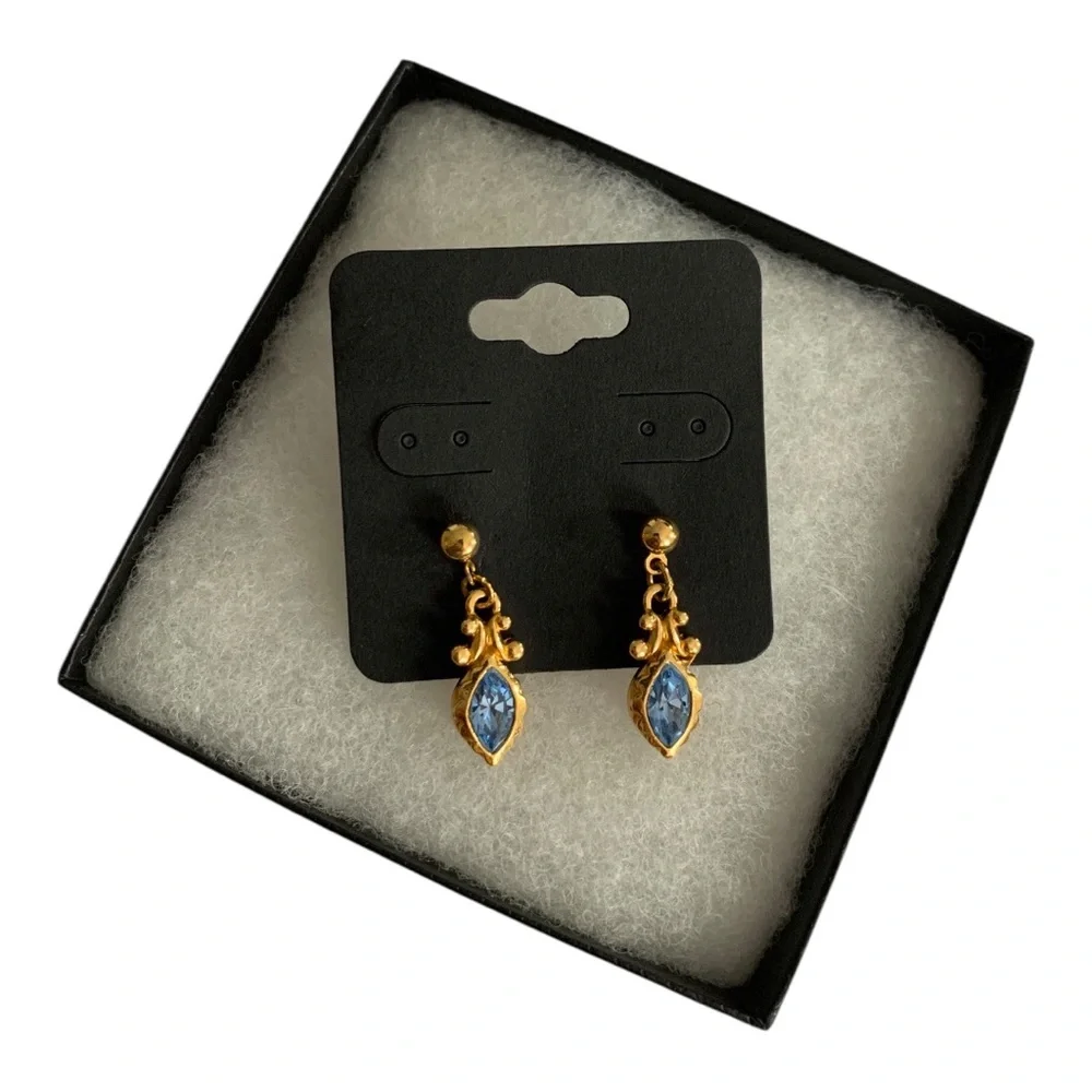 Vintage 1989 AVON Goldtone Blue Rhinestone Victorian Pierced Earrings - Picture 2 of 13